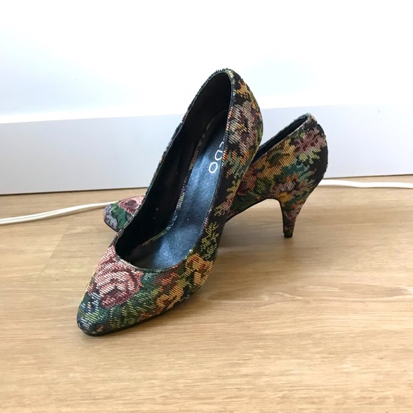 Aldo Kitten Heels - Picture 1 of 5